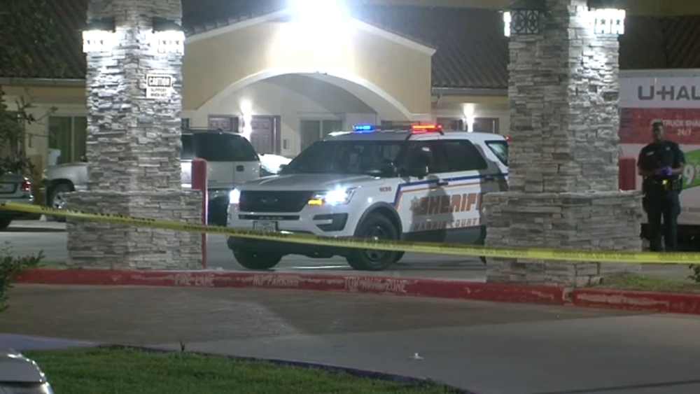 Car theft suspect shot by vehicle owner outside NW Harris Co. motel