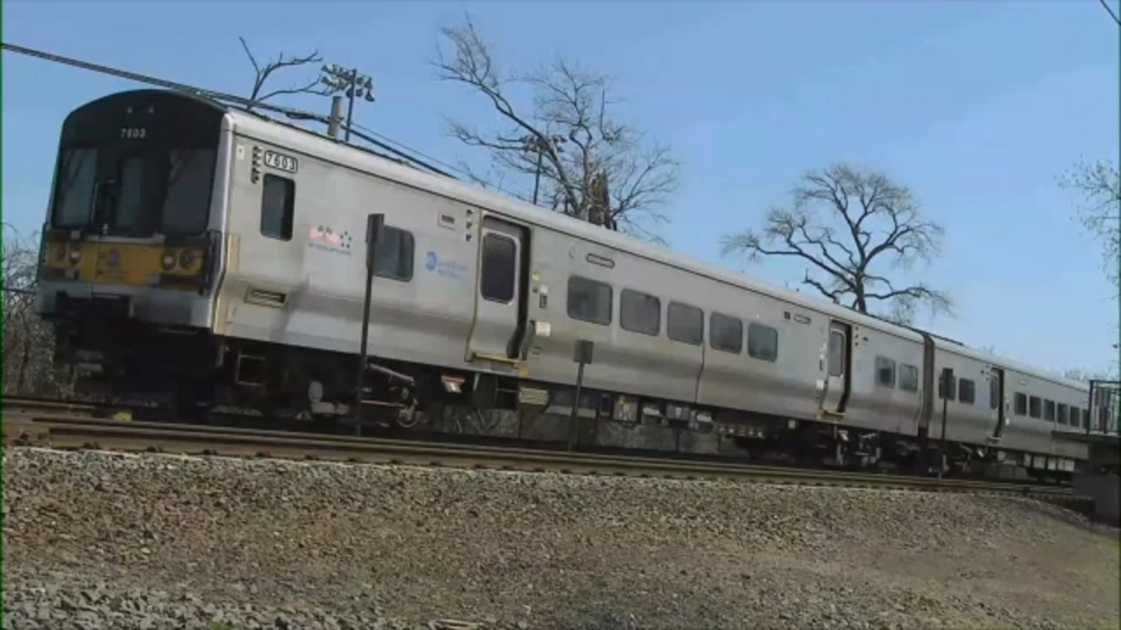Long Island Rail Road To Test Battery Operated Trains To Travel On Diesel Branches Abc7 New York