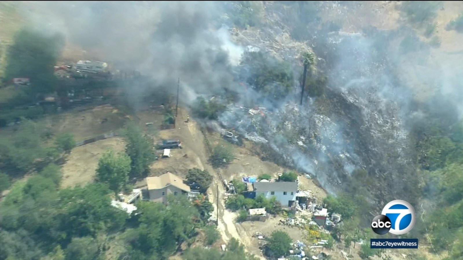 Lincoln Heights Brush Fire Halted At 5 Acres After 2 Buildings Damaged Evacuations Canceled Abc7 Los Angeles