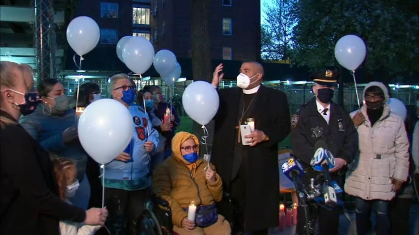 Family Holds Vigil For 6 Week Old Twins Found Dead In Woodside Queens Apartment Abc7 New York Family Holds Vigil For 6 Week Old Twins Found Dead In Woodside Queens Apartment Abc7 New York