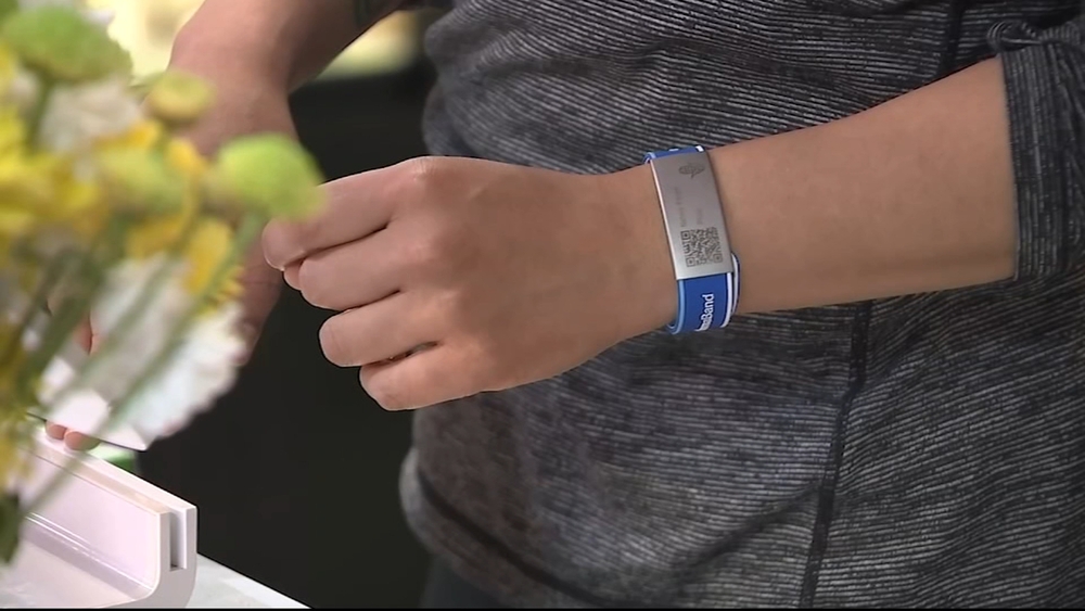 ImmunaBand bracelets helping to prove food workers have been vaccinated