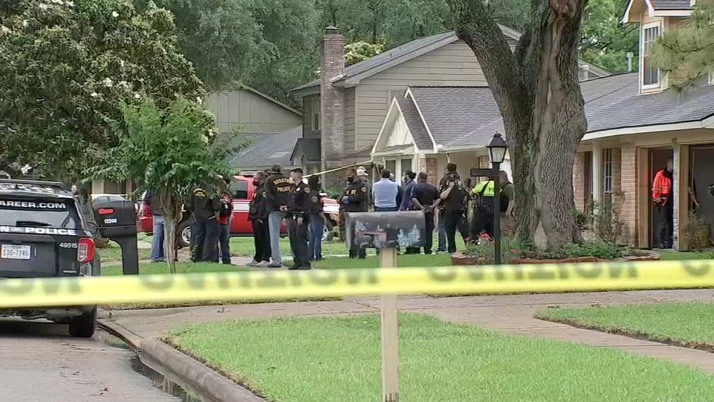 More than 90 people found huddled in Houston home