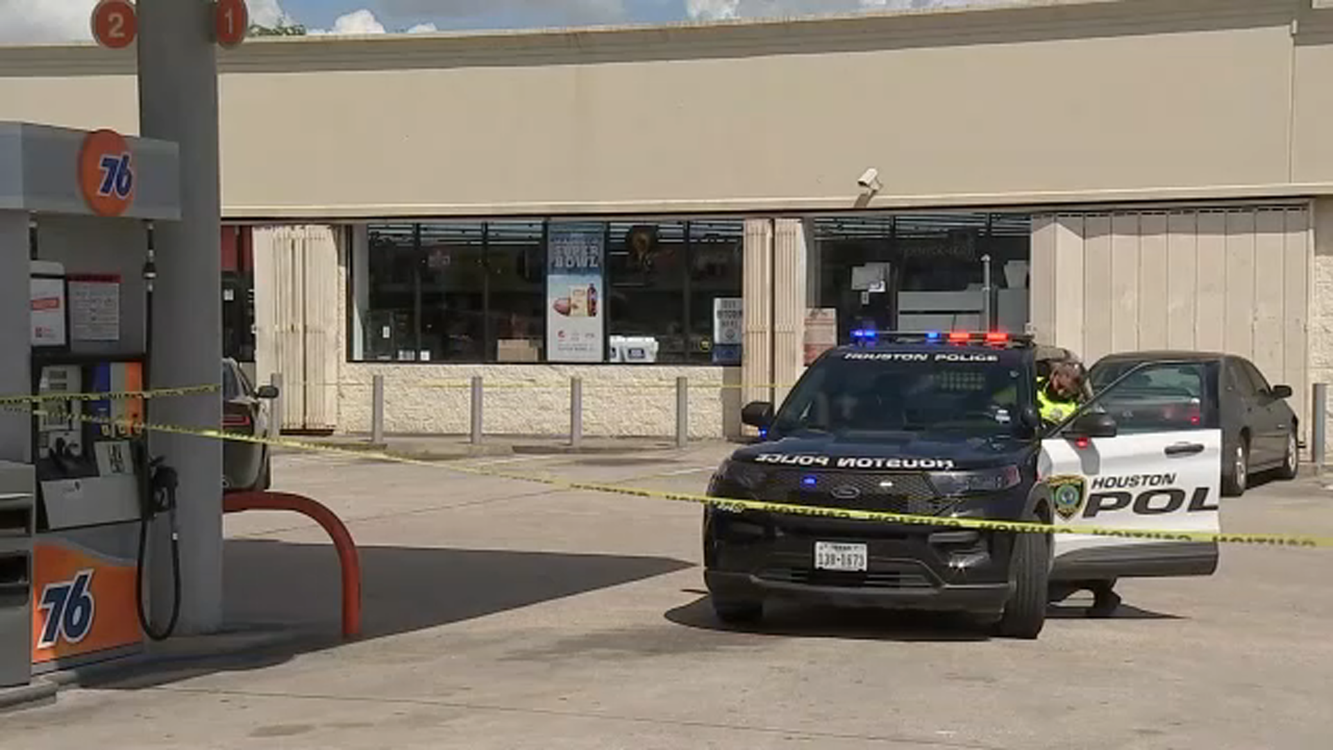 HPD investigating deadly shooting outside convenience store