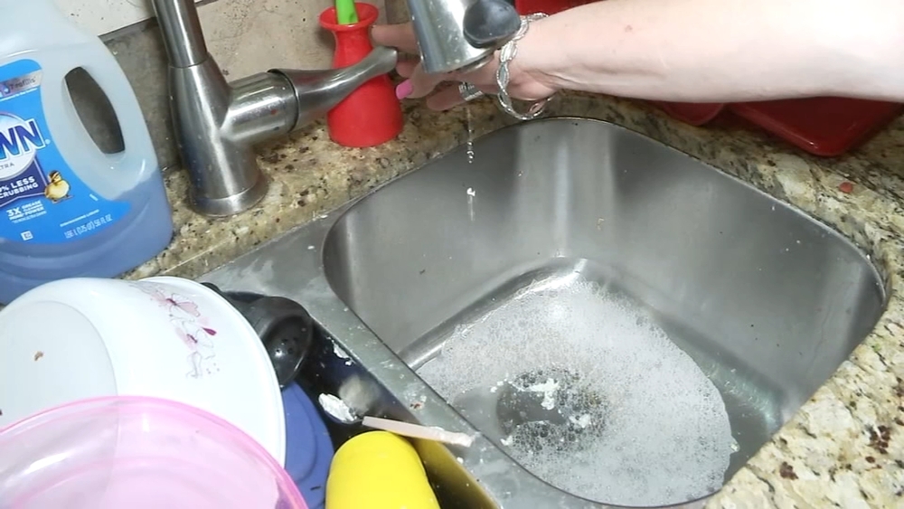 East Houston residents grow frustrated over water line break