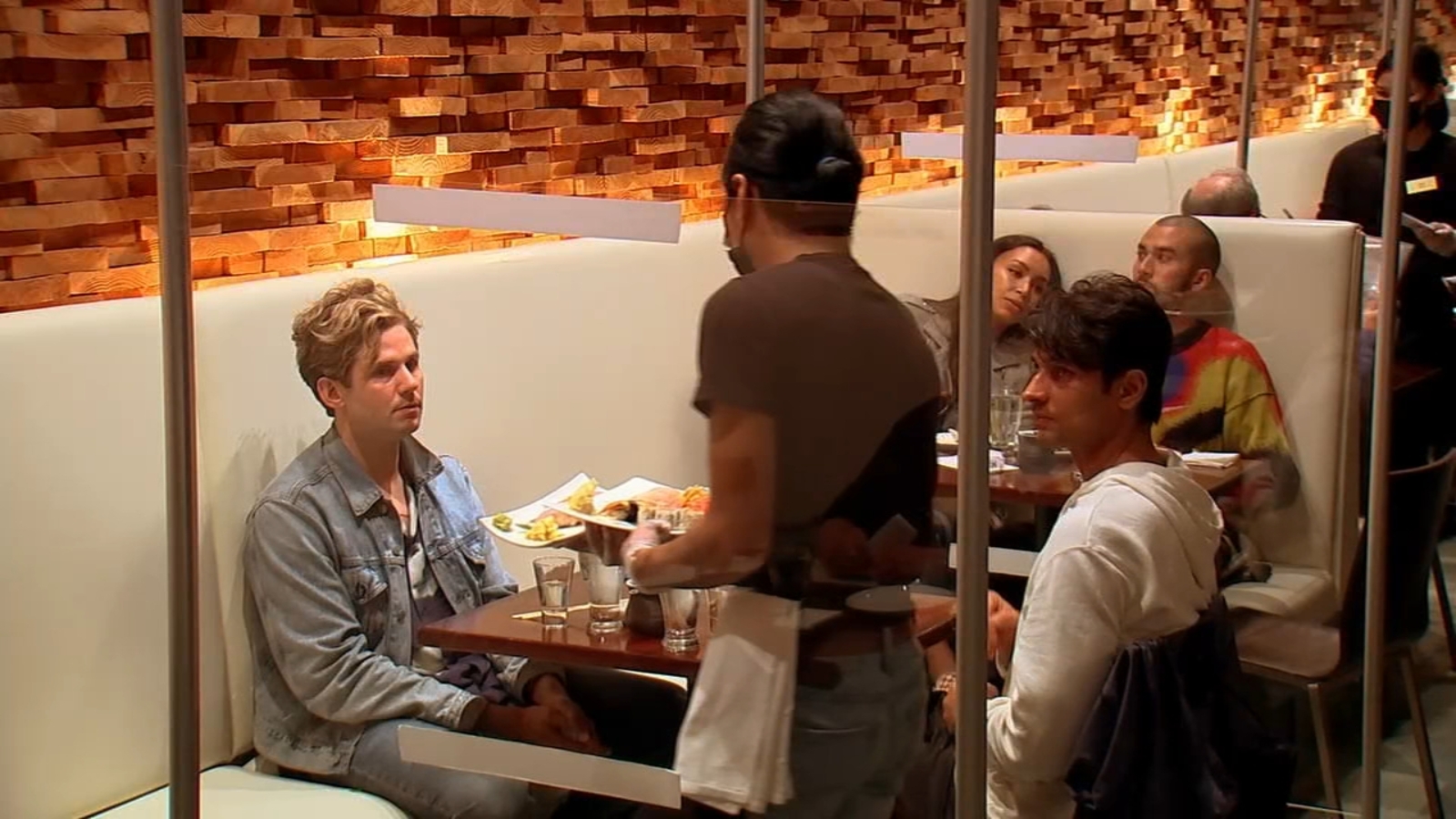 Covid Update Nyc Indoor Dining Capacity Up Coronavirus Positivity Rate Down Abc7 New York