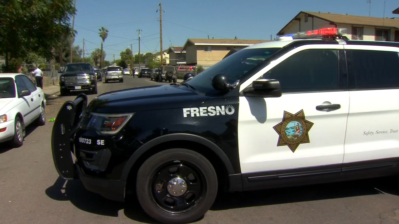 1 killed in Fresno after gunman fires multiple rounds at car