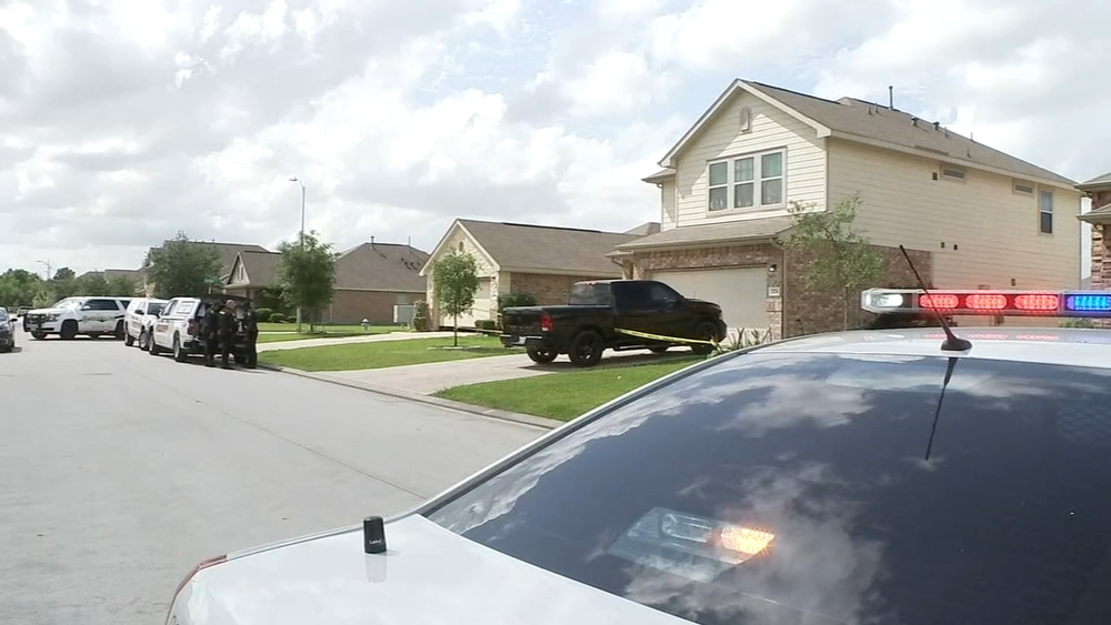 Woman choked by ex-boyfriend shoots him to death in N. Harris Co.