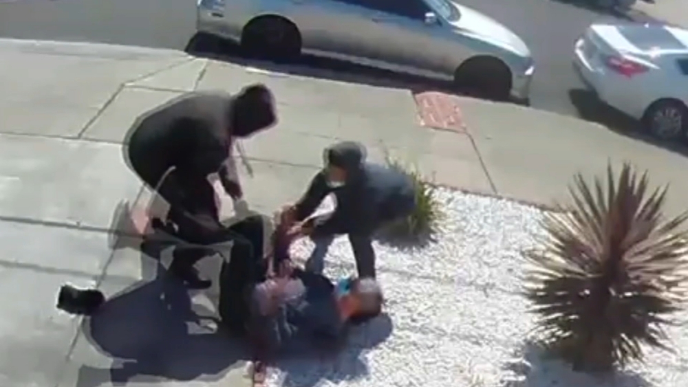 Video shows teens attack, rob older Asian man in San Leandro