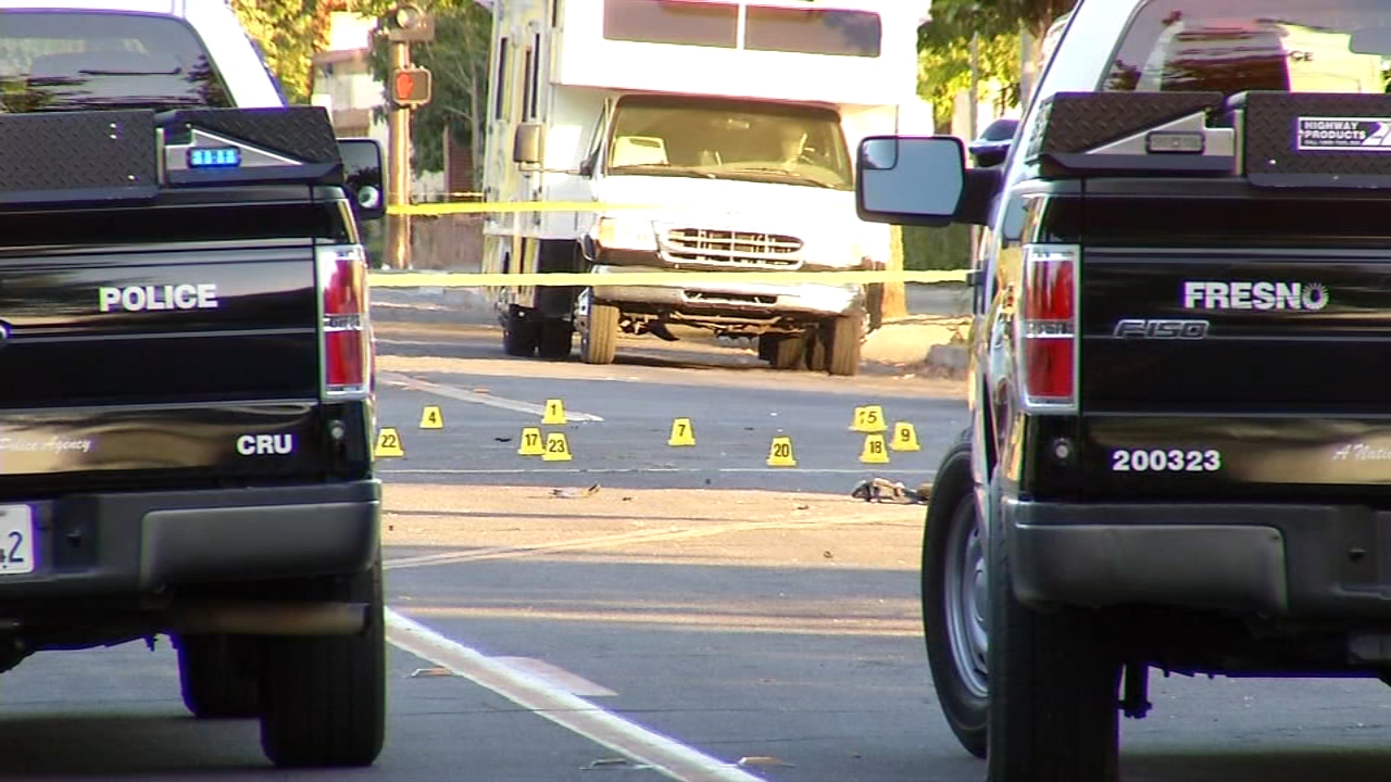 Police chase ends in deadly crash in downtown Fresno