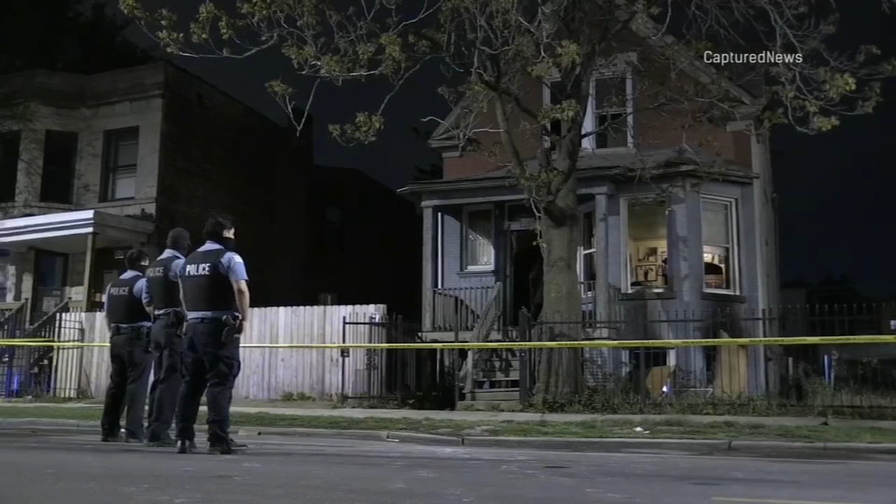 1 dead, 1 critical after Garfield Park fire: CFD