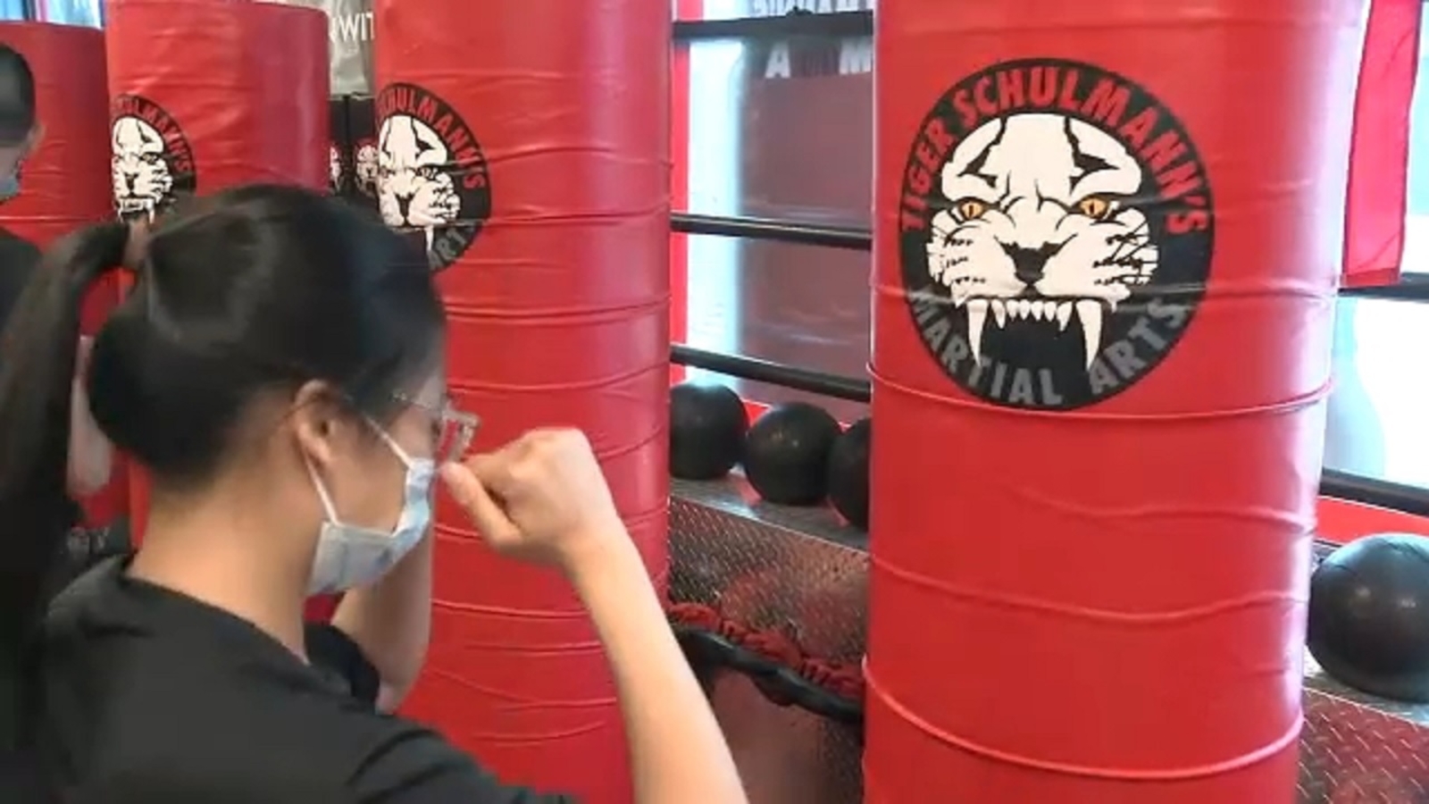 Nypd Hosts Free Self Defense Class In Brooklyn To Help Support Asian Community Abc7 New York