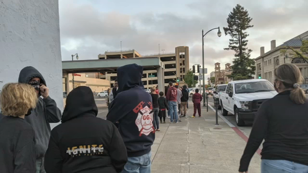 Crowds flock to Alameda street corner for corpse flower