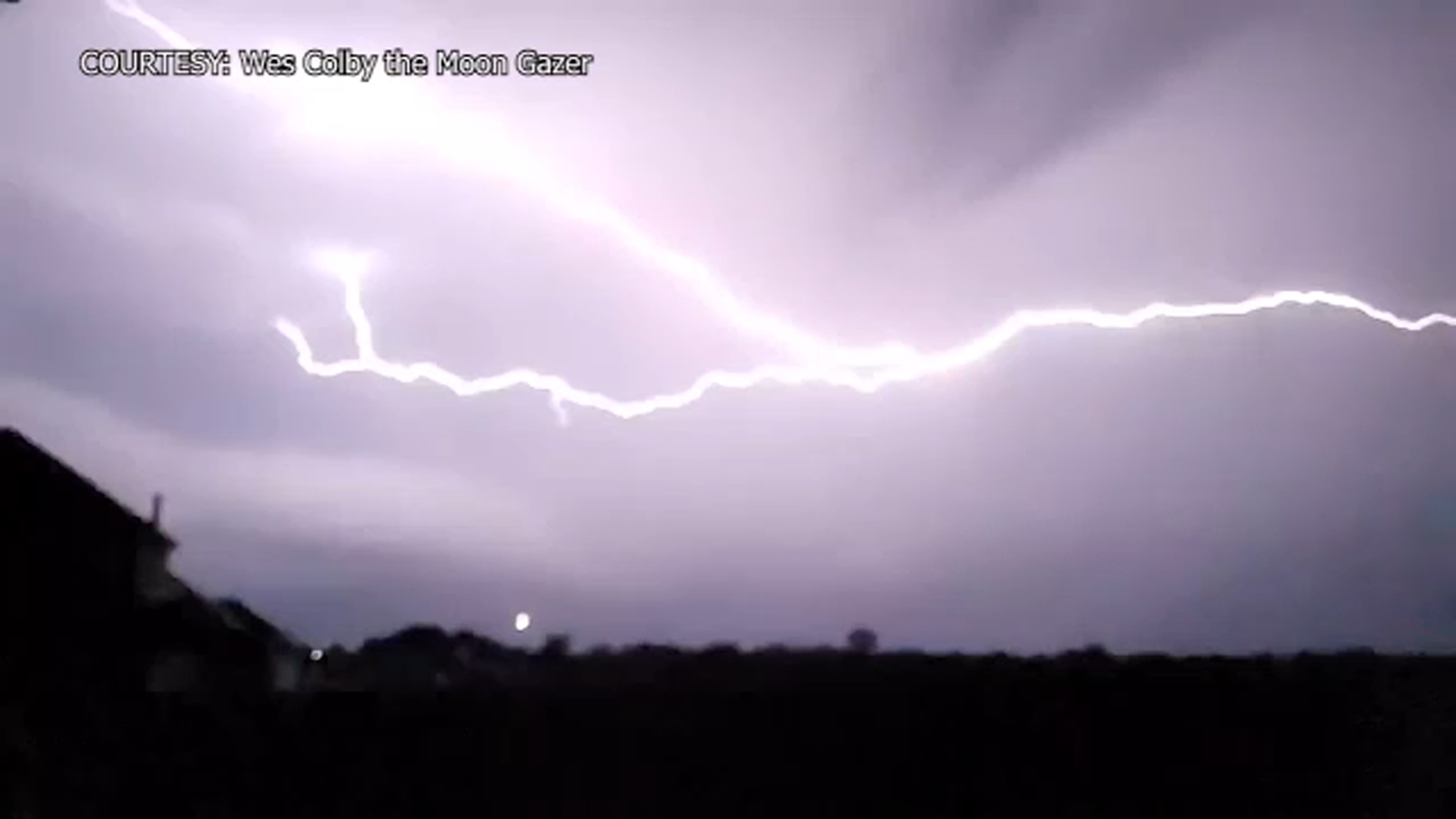 Rain, lightning, power outages continue across greater Houston 1 Rain, lightning, power outages continue across greater Houston