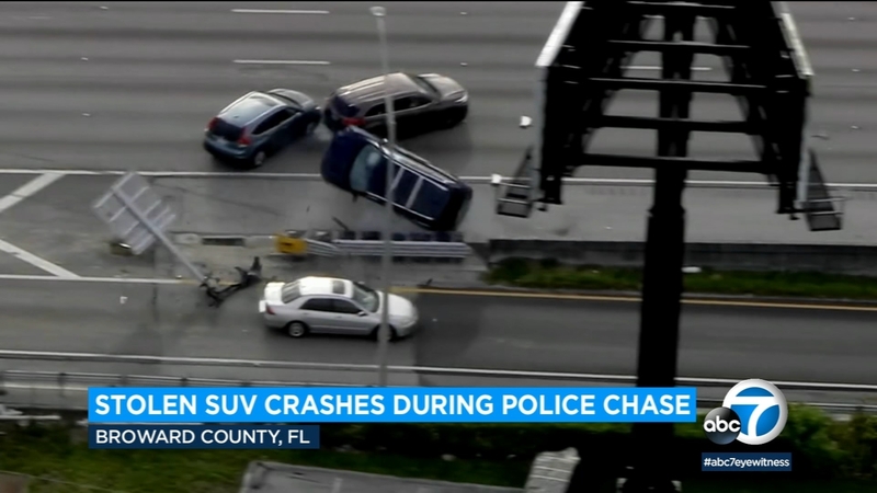 Chase Stolen Suv Crashes Flips Over During Police Pursuit On I 95 In Florida Abc7 Los Angeles
