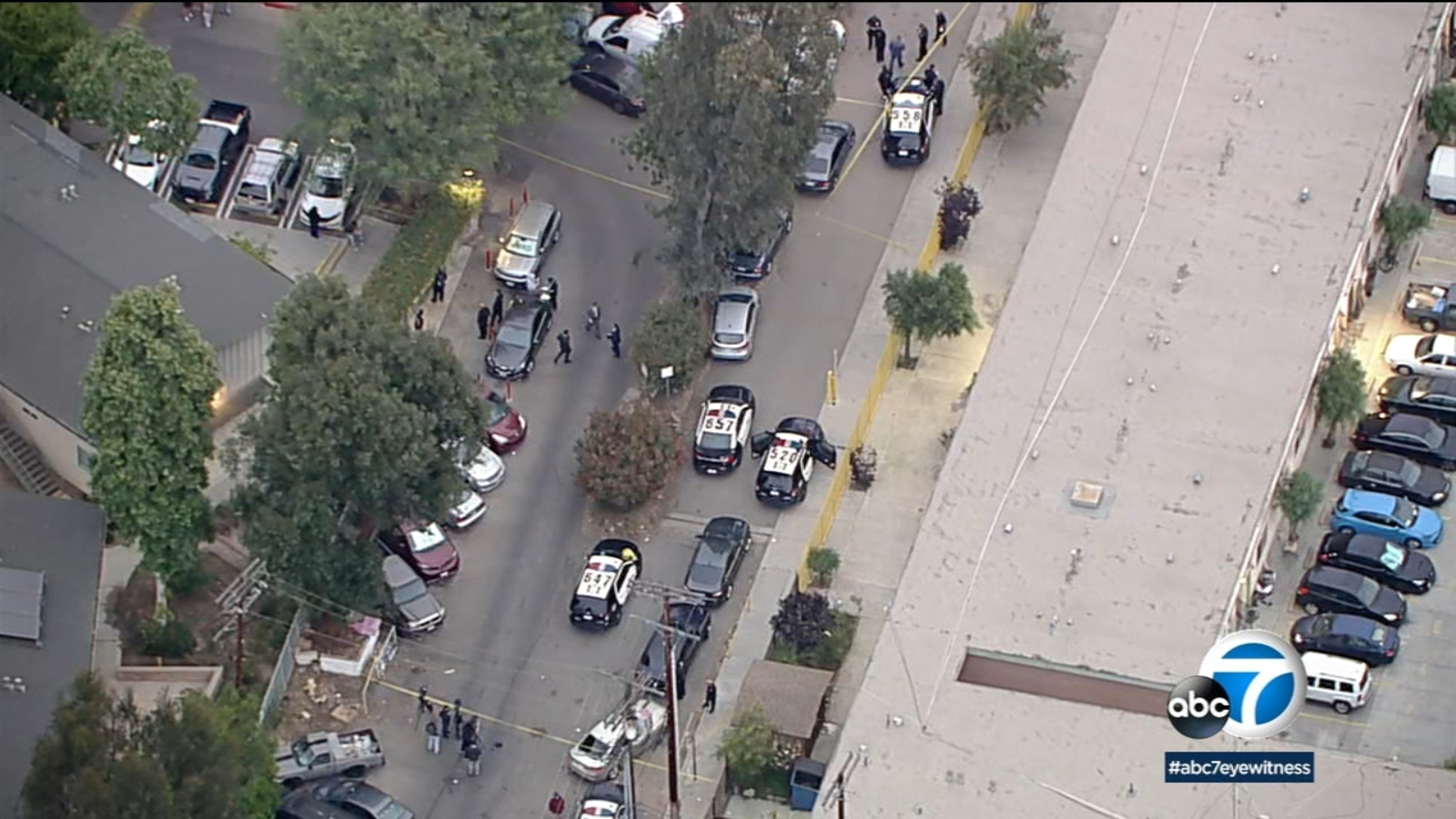Highland Park Apartment Building Shooting Leaves 1 Man Dead 1 Hospitalized Lapd Says Abc7 Los Angeles
