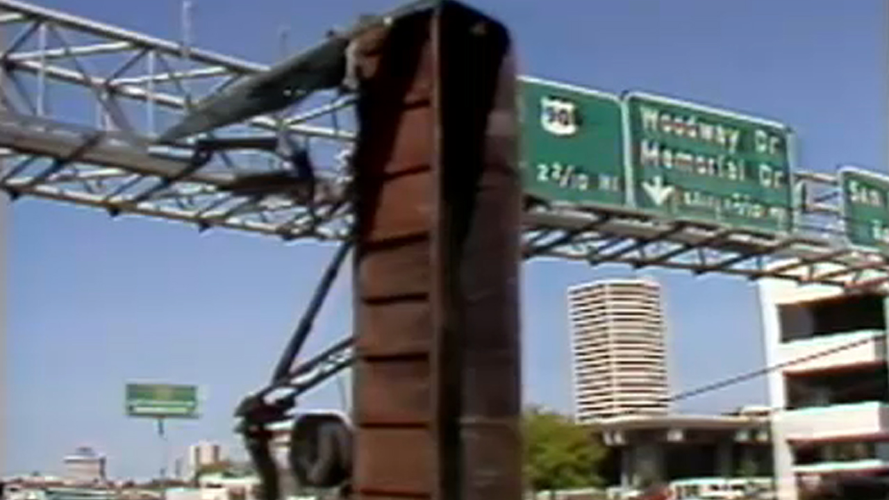 Dump truck bed smashes into West Loop sign in 1983