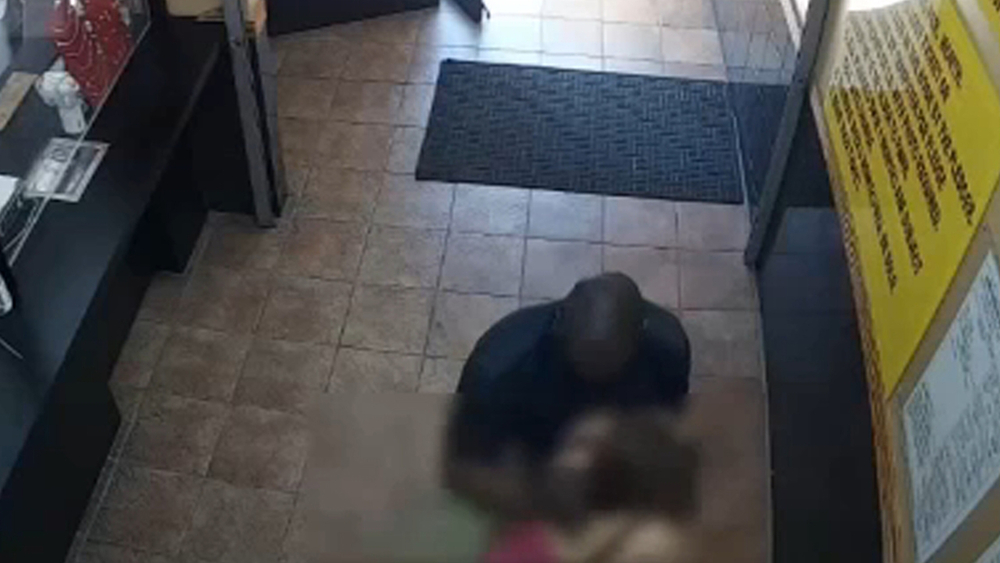 Necklace snatched from woman inside Bronx pawnshop