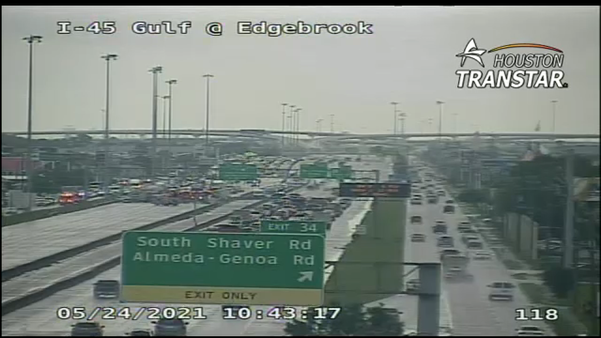 Inbound lanes of Gulf Freeway shut down at Almeda-Genoa