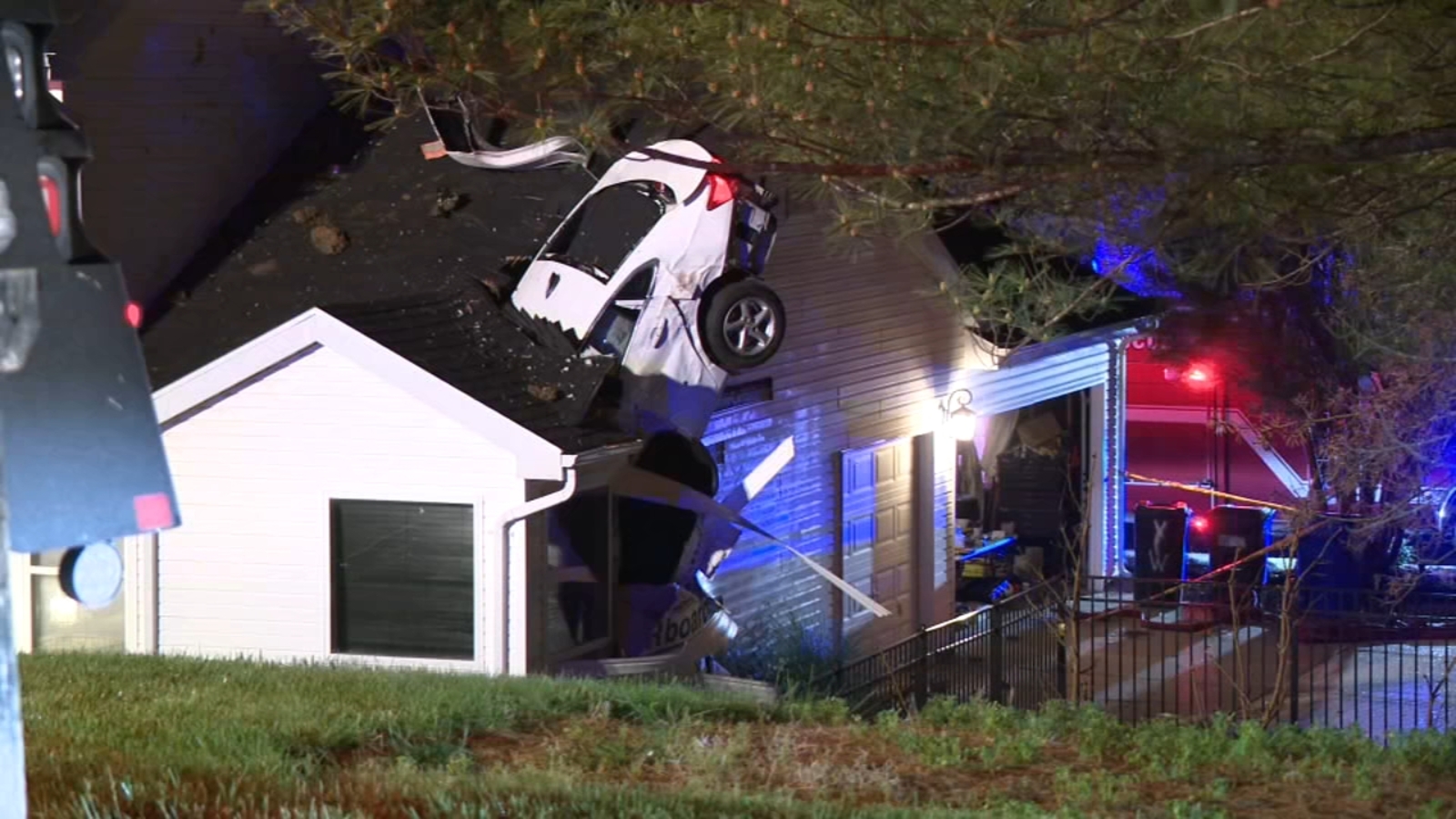 Car crashes through roof and into bathroom of Missouri home ABC11