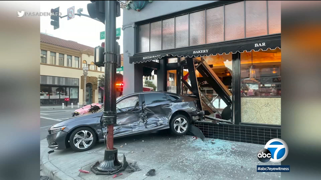 Car crashes into front of Cheesecake Factory in Pasadena