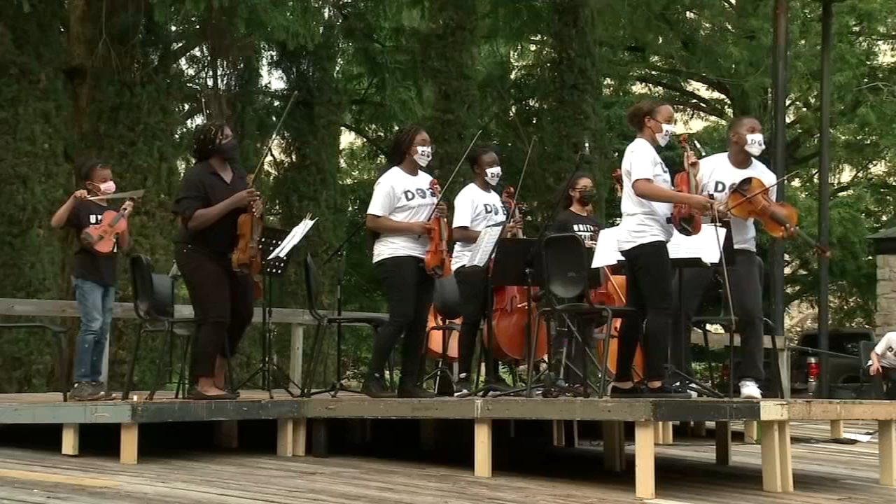 Musicians perform at George Floyd fundraiser at Raleigh Little Theatre