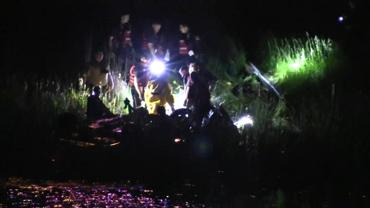 Man dies after car lands in Bolingbrook pond near I-55, I-355