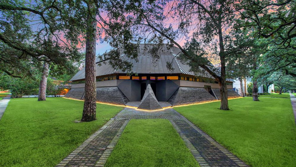 Houston's Darth Vader house is for sale