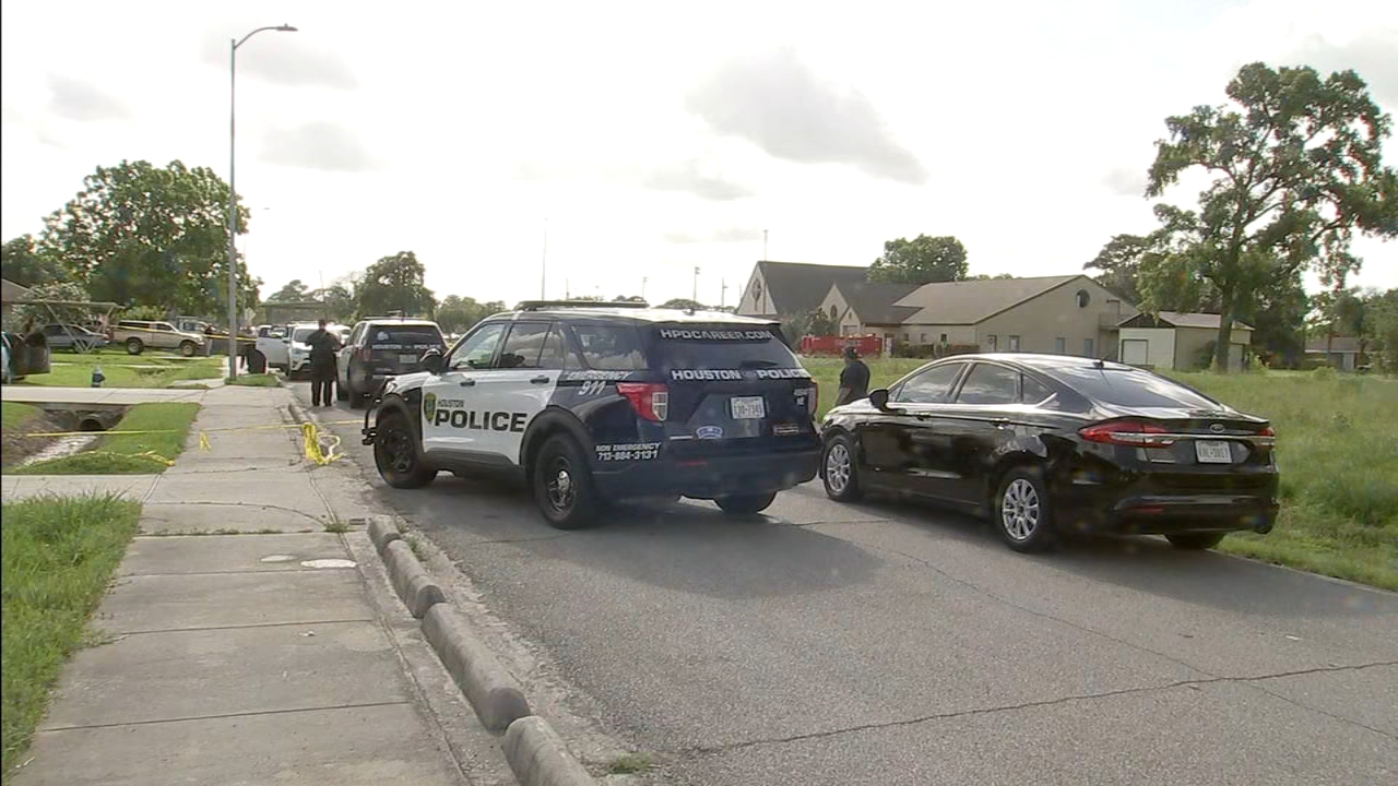 HPD investigating death 18-year-old in east Houston