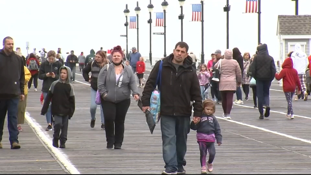 Families trying to find the bright side to gloomy holiday weekend