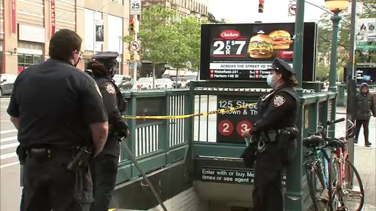 Subway Station Stabbing Dispute Leaves 1 Man Hospitalized In Harlem New York City Abc7 New York