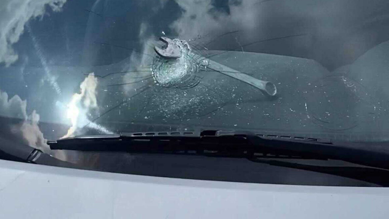 Wrench Flies Into Windshield As Man Was Driving Down Highway 225 Abc13 Houston