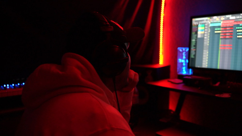 18-year-old cancer survivor makes music to inspire others