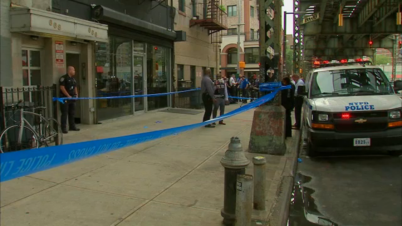 Woman, 2 men shot at apartment in Williamsburg, Brooklyn - ABC7 New York