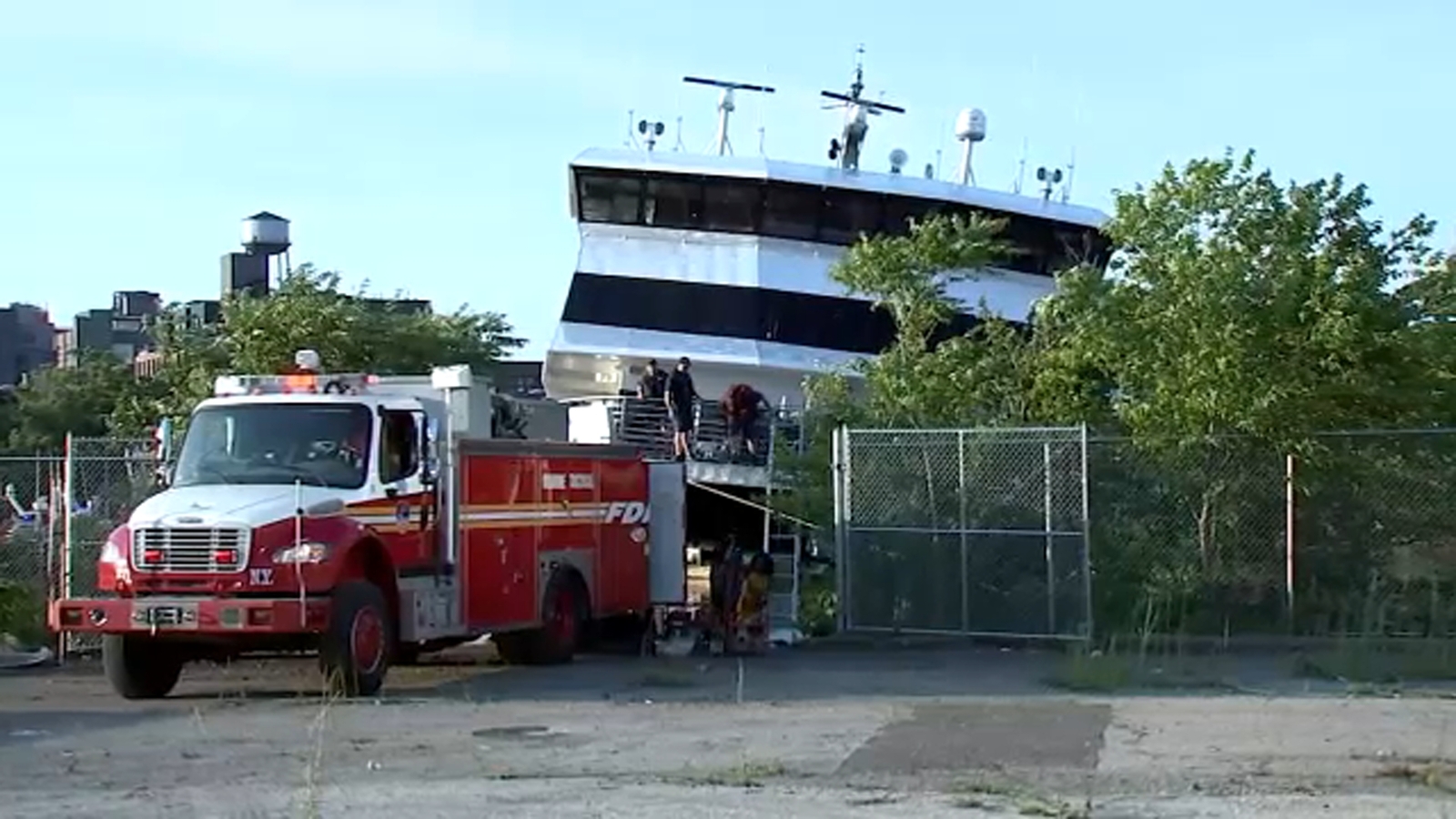 East River ferry Mechanical issue likely cause as boat runs aground in