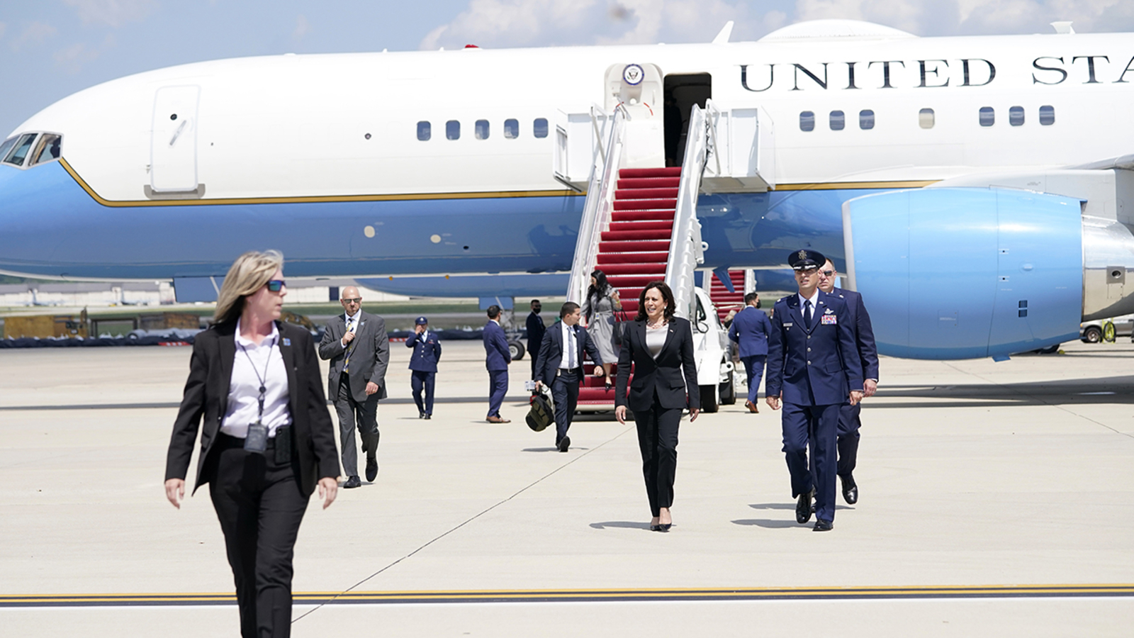 'We all said a little prayer': Kamala Harris' plane forced to return due to 'technical issue' 1 'We all said a little prayer': Kamala Harris' plane forced to return due to 'technical issue'