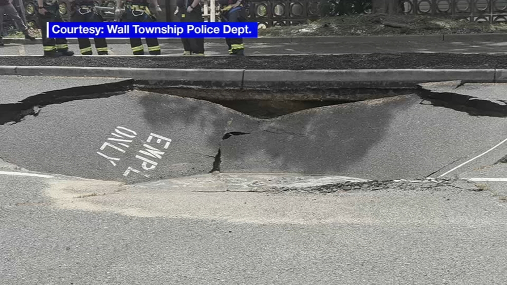 15-foot sinkhole opens up in parking lot of business in NJ