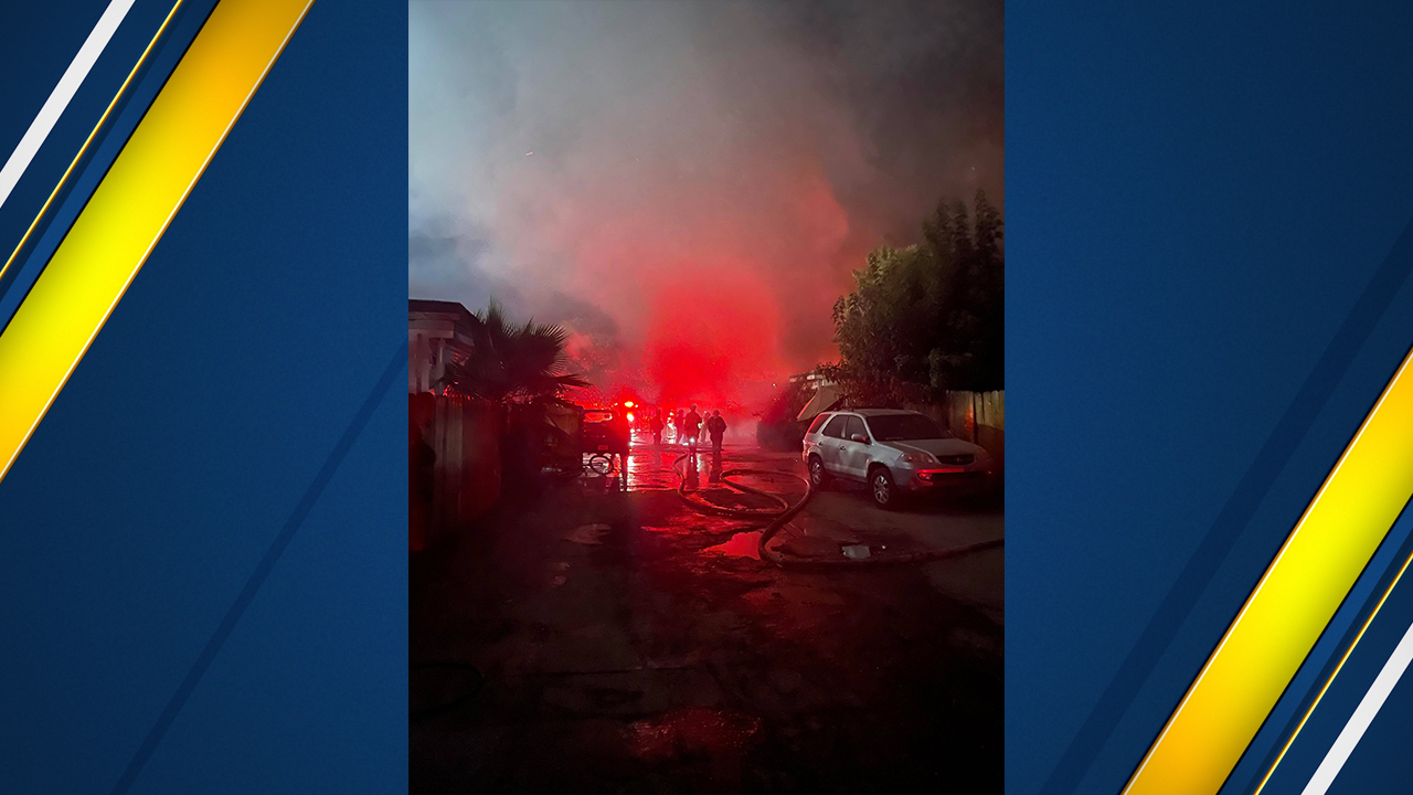 Fire destroys 2 trailers at mobile home park in northeast Fresno