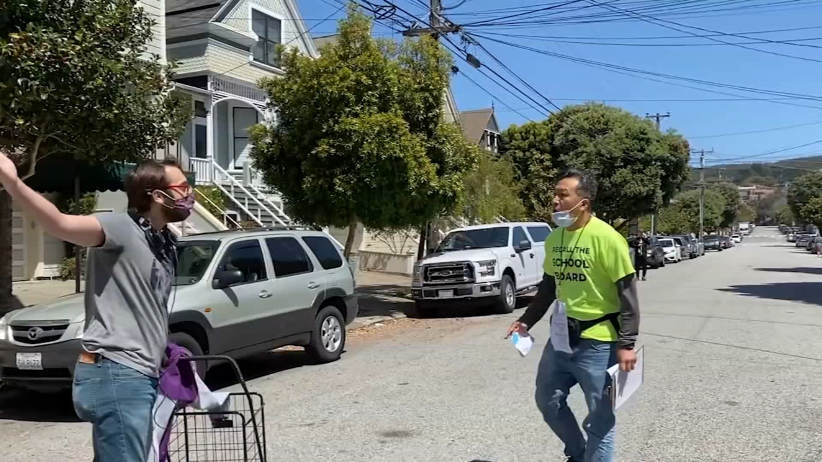 Video shows tense moments after man steals, then returns signatures for