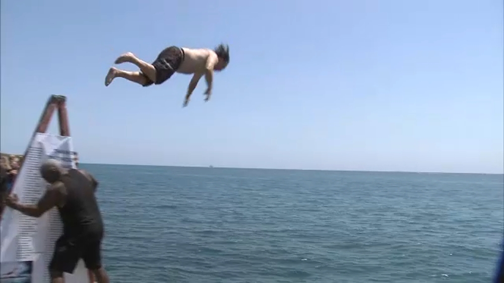 Chicago's 'Great Lake Jumper' makes 365th leap