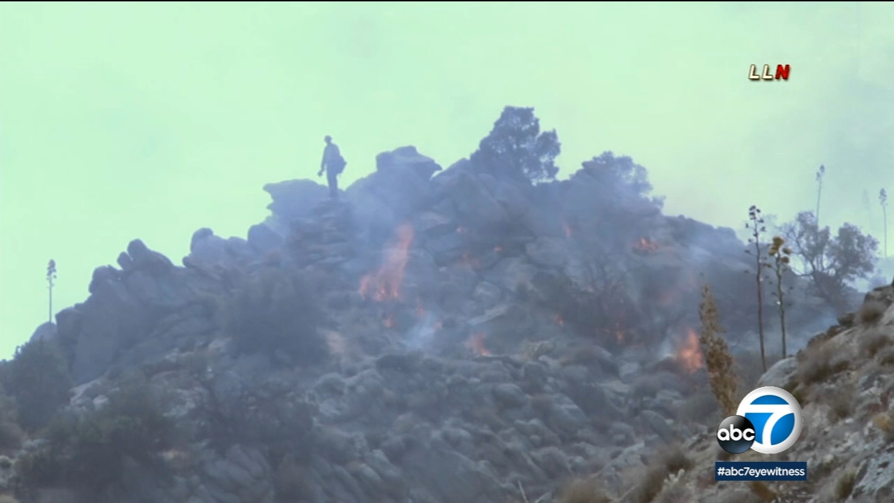 Crews battling 400-acre Flats Fire in Riverside County