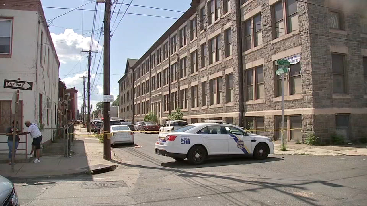 Man, woman fatally shot inside car in Strawberry Mansion