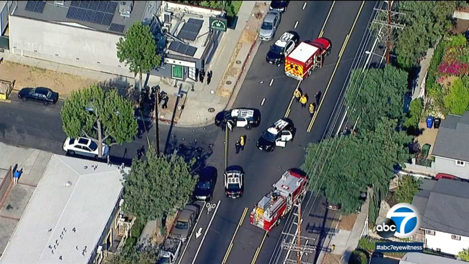 Highland Park gun battle Suspect killed, security guard wounded after