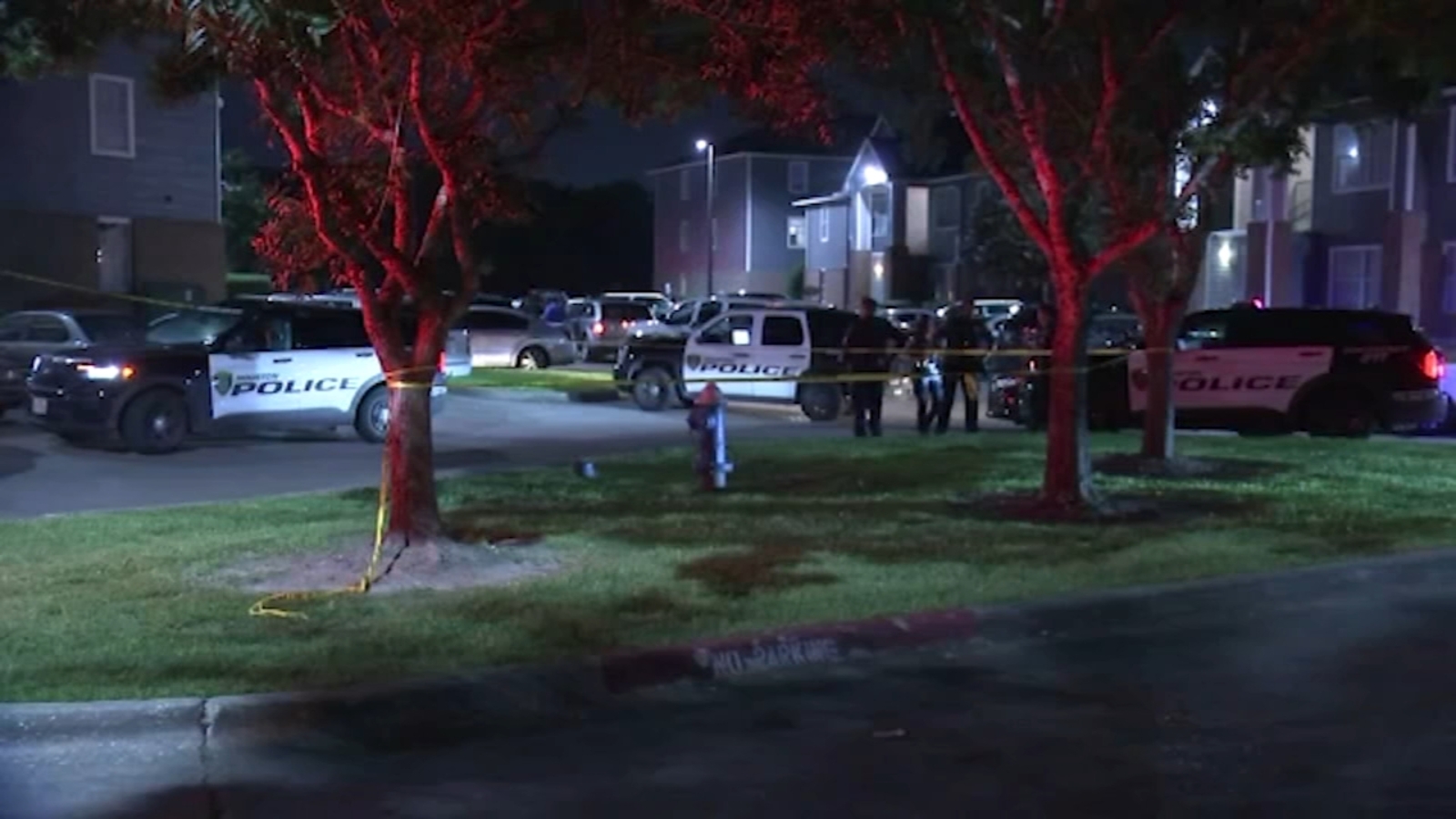 1 dead, 1 injured in SE Houston apartment complex shooting - ABC13 Houston