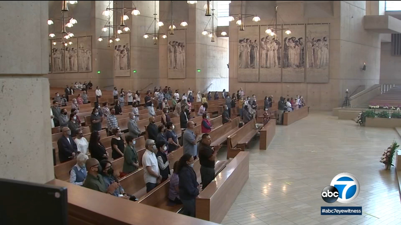 Los Angeles Catholic churches resume services at full capacity