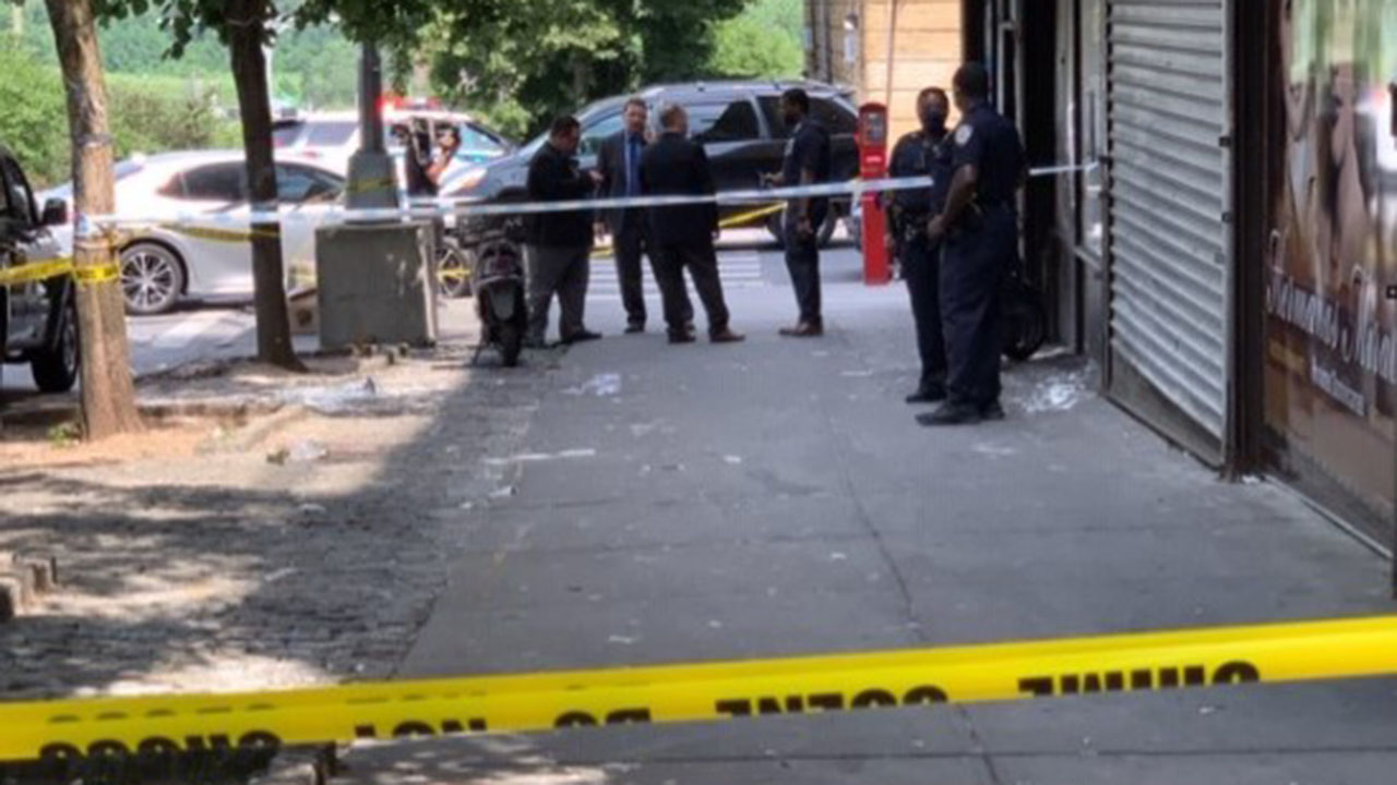 Off-duty officer attacked with baseball bat in Bronx