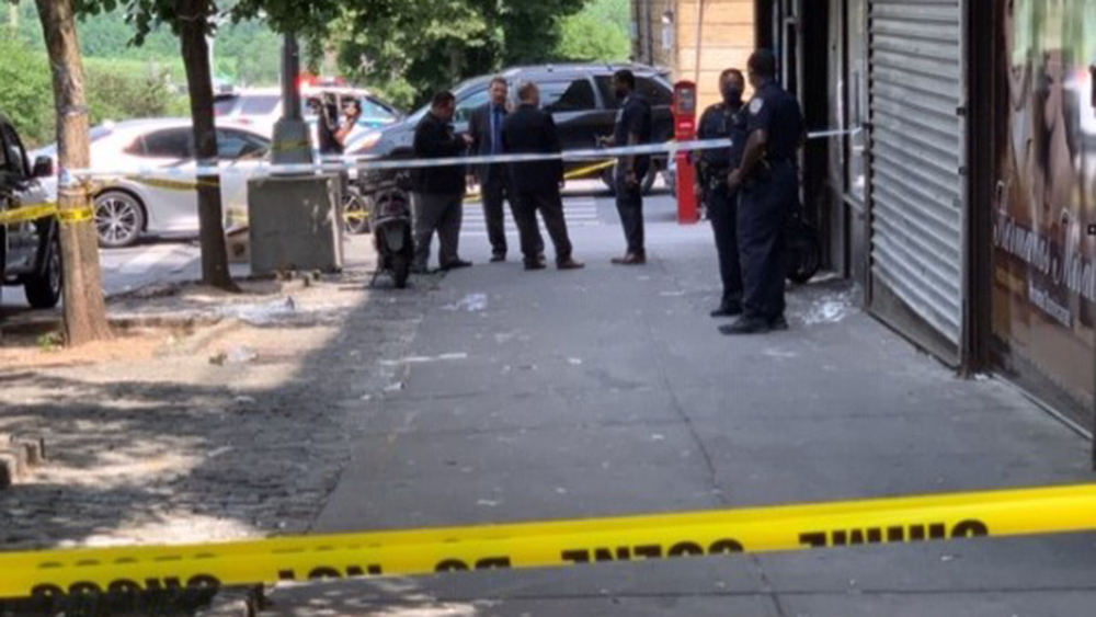 Off-duty officer attacked with baseball bat in Bronx