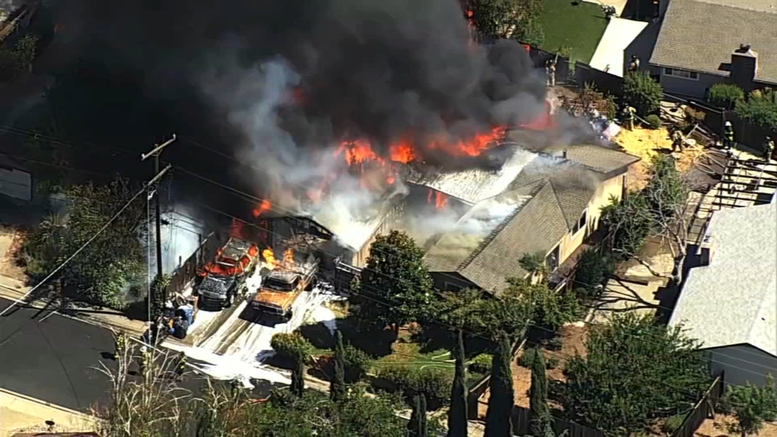 Firefighter Injured In Pleasant Hill House Fire That Destroyed 1 Home Badly Damaged Another Abc7 San Francisco