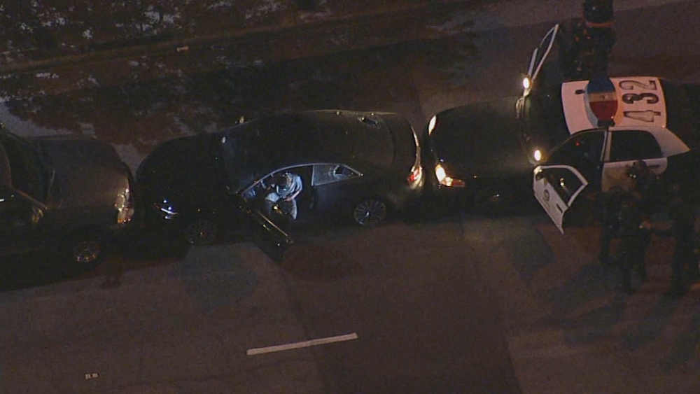 Driver in custody after chase through San Fernando Valley