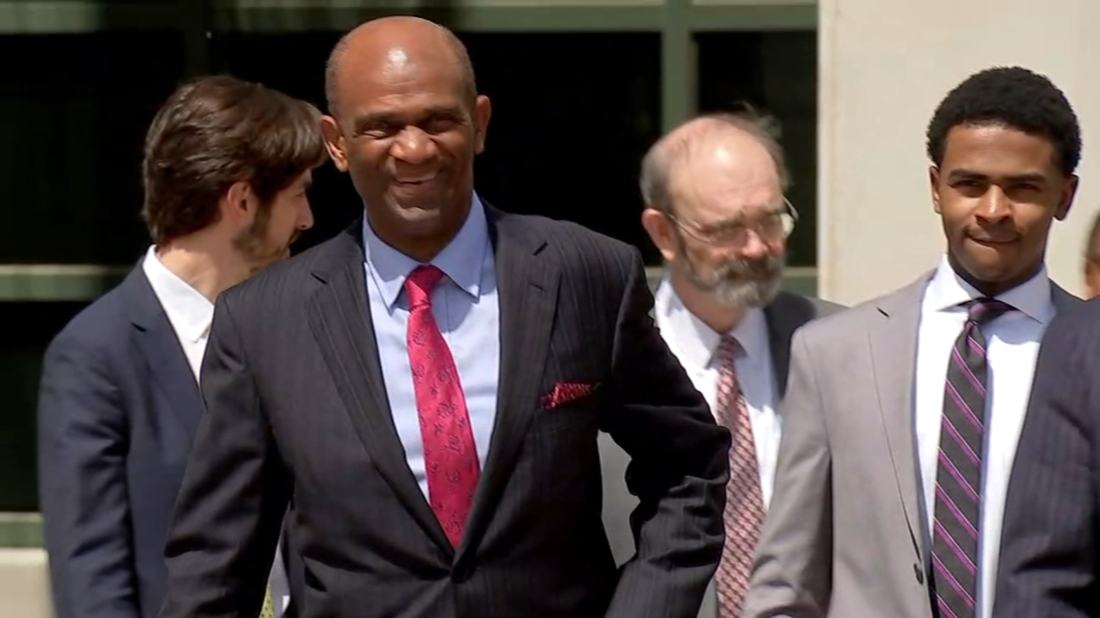former-houston-megachurch-pastor-kirbyjon-caldwell-reports-to-prison-for-6-year-sentence-abc13-houston