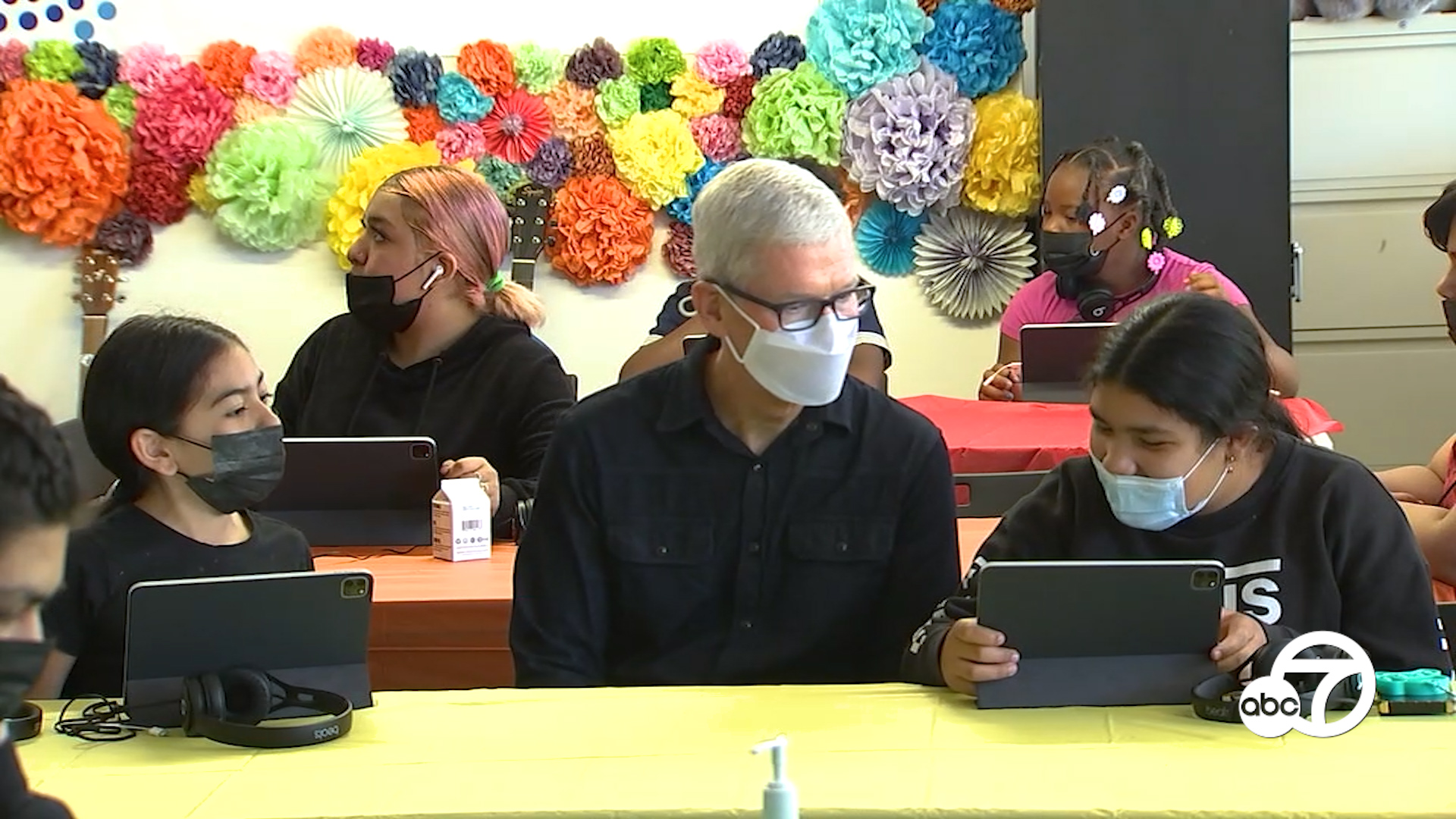 Apple CEO visits, partners with LA arts org to help at-risk youth